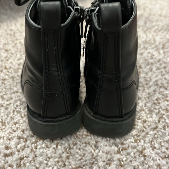 Wonder Nation toddler size 7 black boots - Picture 3 of 4